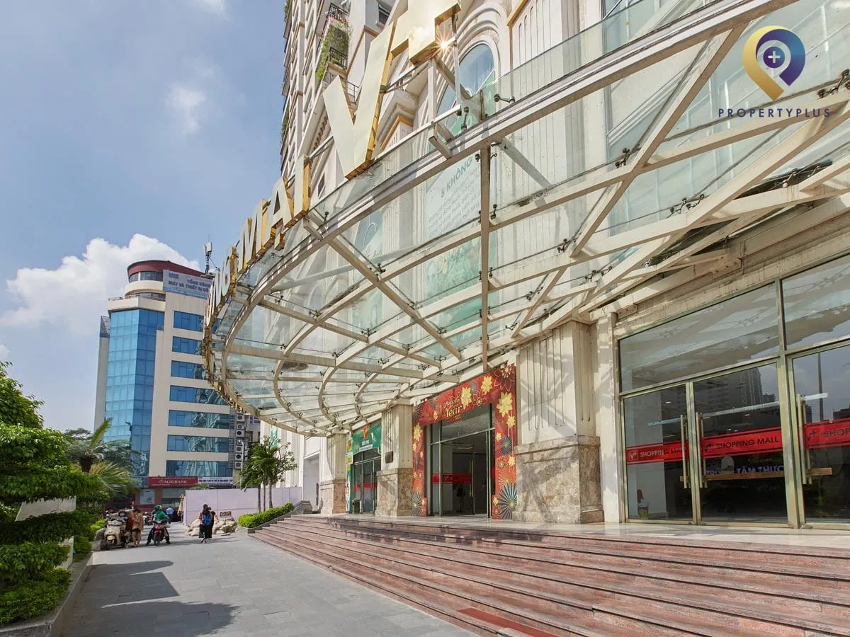 Lối ra vào chính tòa nhà Hòa Bình Green City.